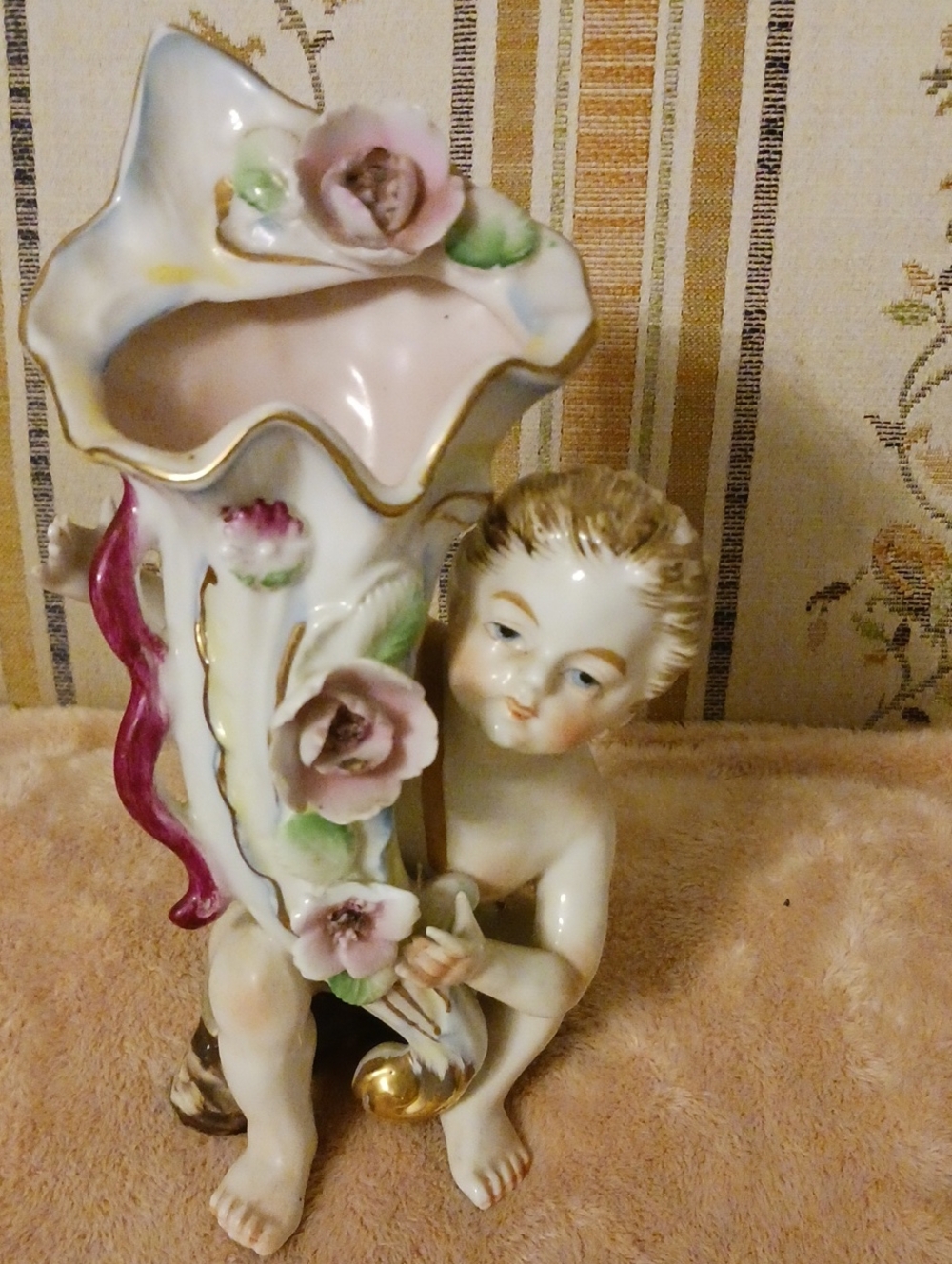 Source Unknown Pink and White Porcelain Cherub Vase with Gold Trim